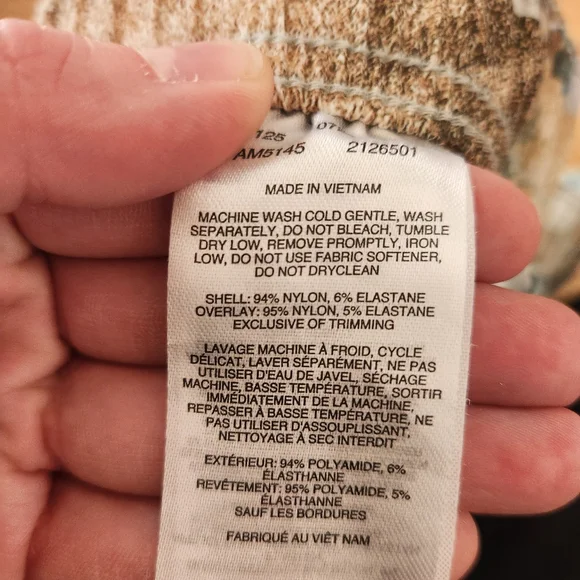 EUC Columbia Multicolor Patterned Cargo Shorts - Picture 9 of 10